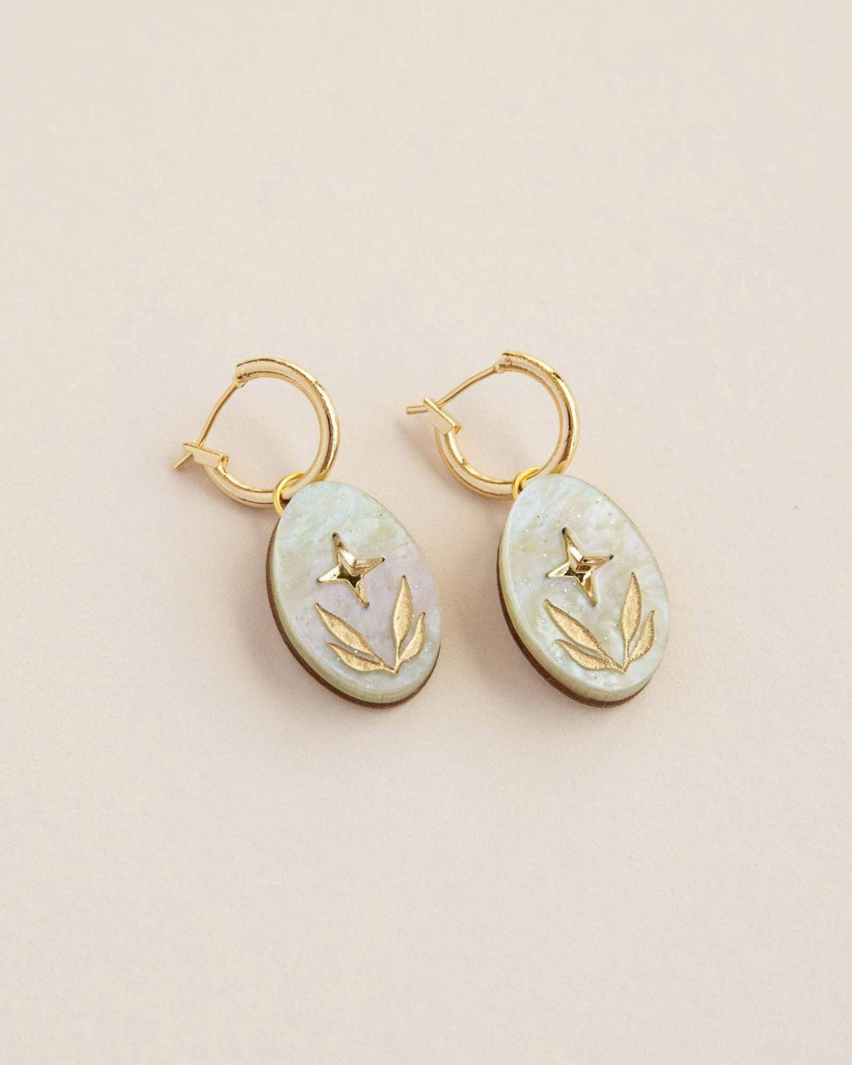 Celestial Seaweed Oval Hoop Earrings - Pearly Lemon & Gold