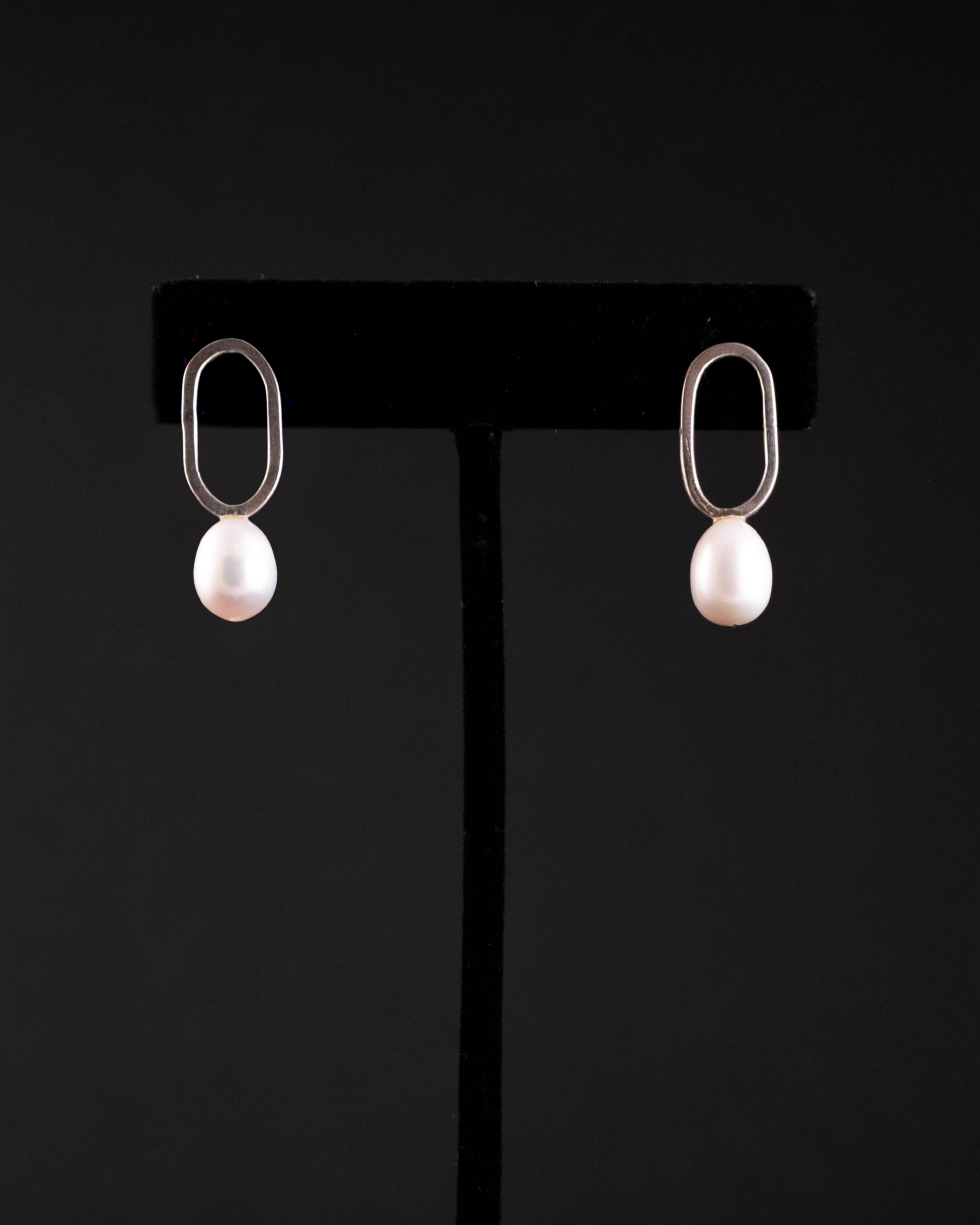Oval Darling Stud Earrings - White Freshwater Pearl