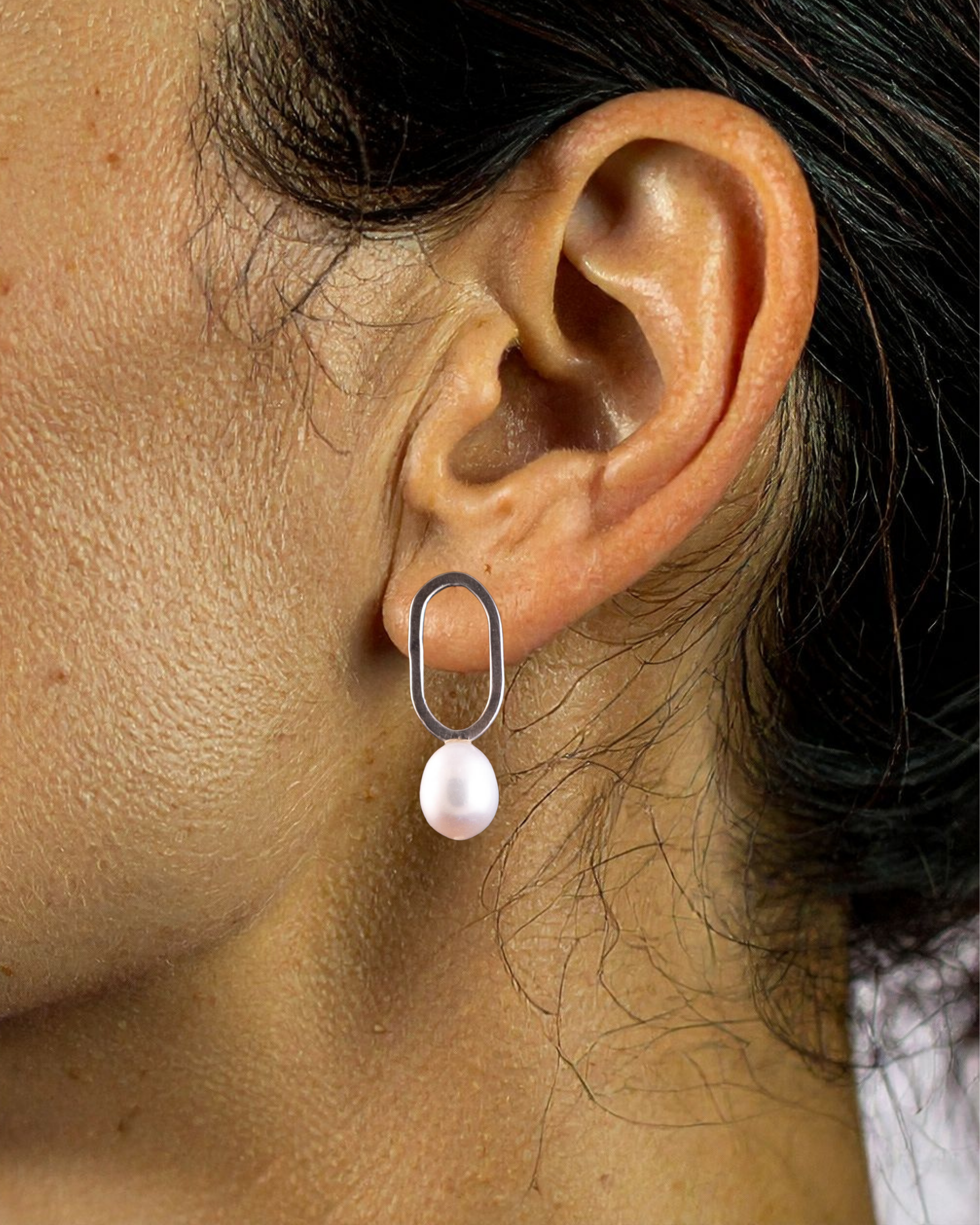 Oval Darling Stud Earrings - White Freshwater Pearl