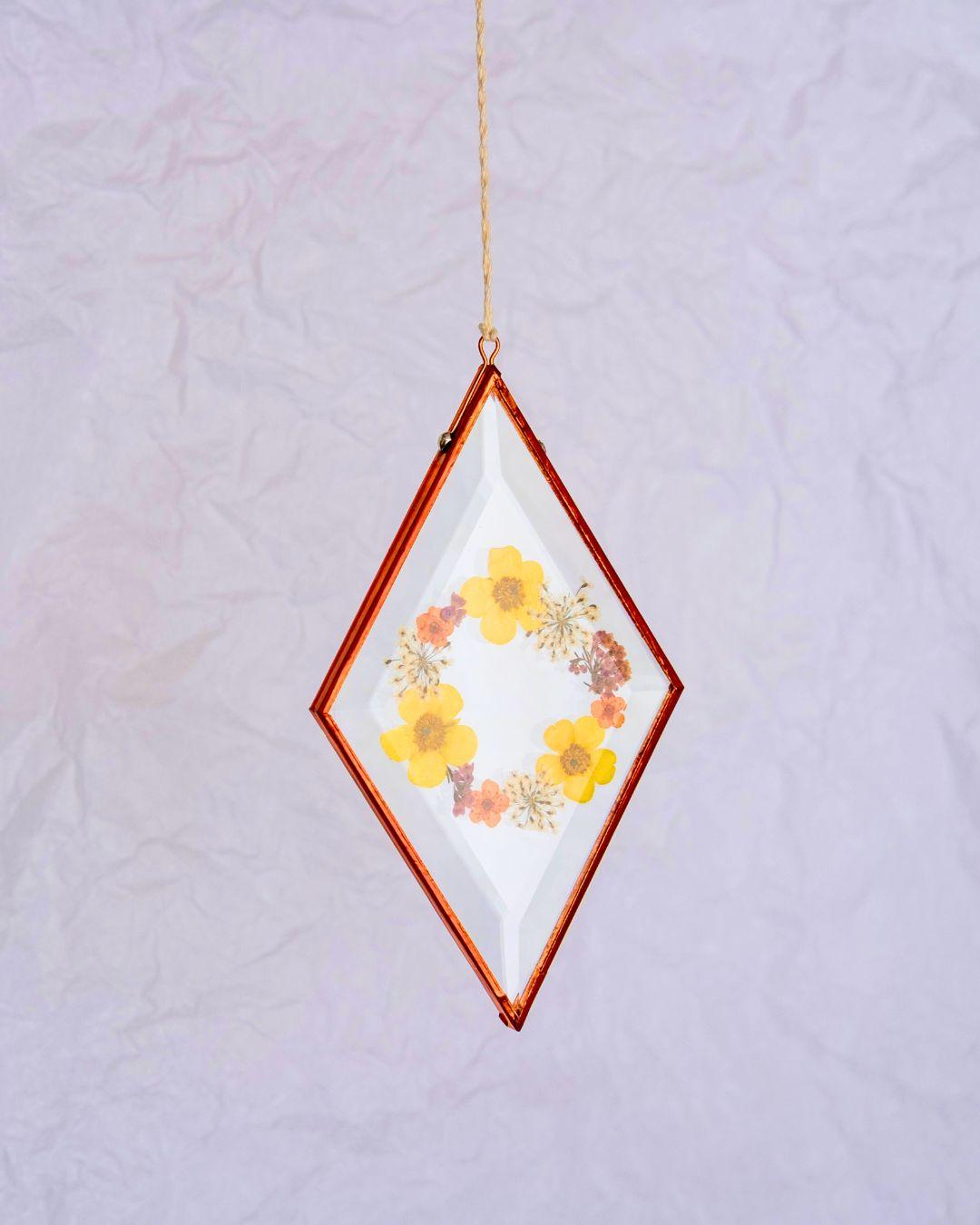 Diamond Flower Suncatcher - Med Wreath - Buttercup Mix