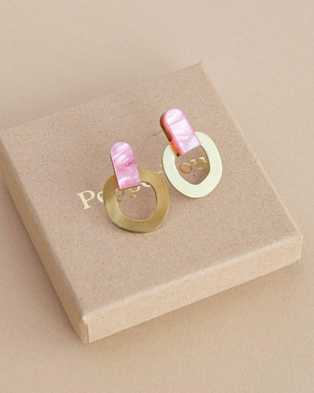 Around Brass Stud Earrings - Pink