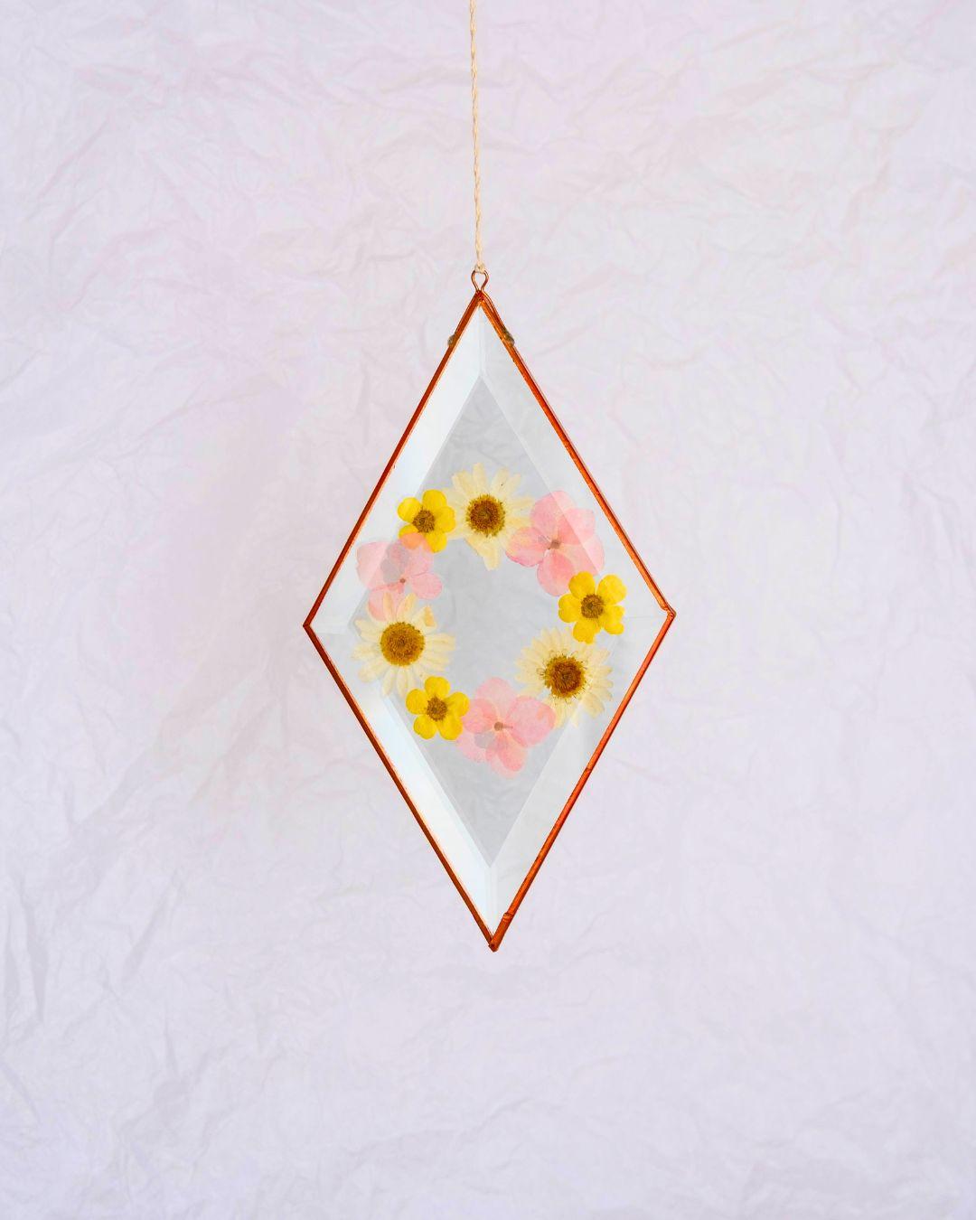 Diamond Flower Suncatcher - Large Wreath - Daisy, Hydrangea Mix