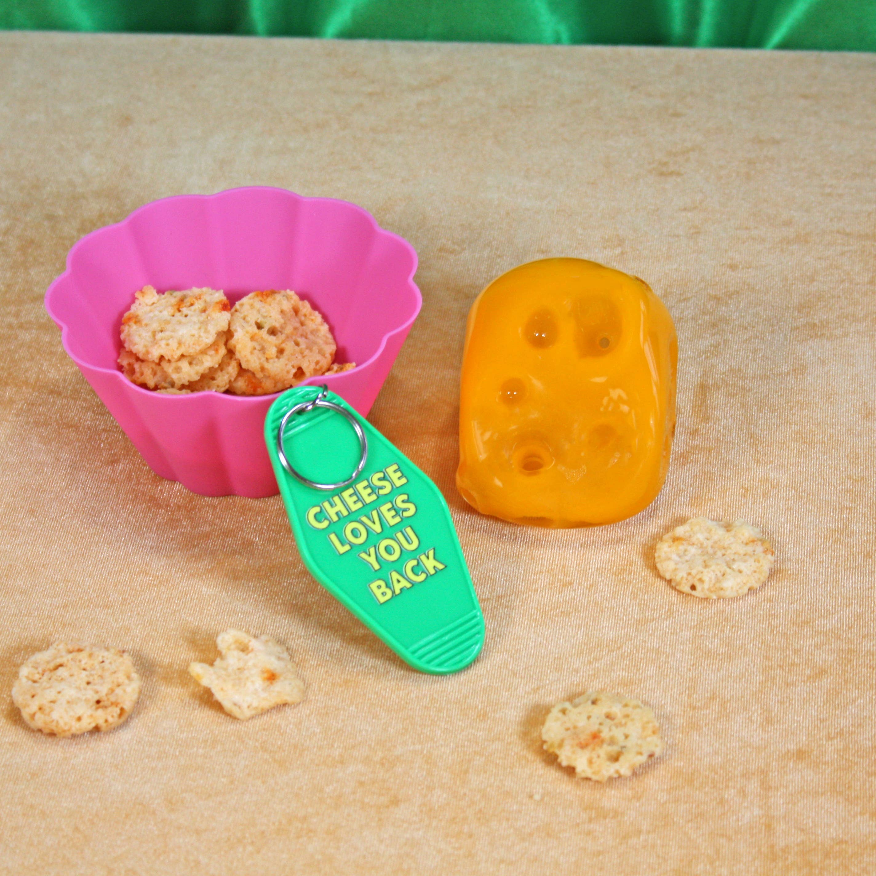 Vintage Motel Keyring - Cheese Loves You Back