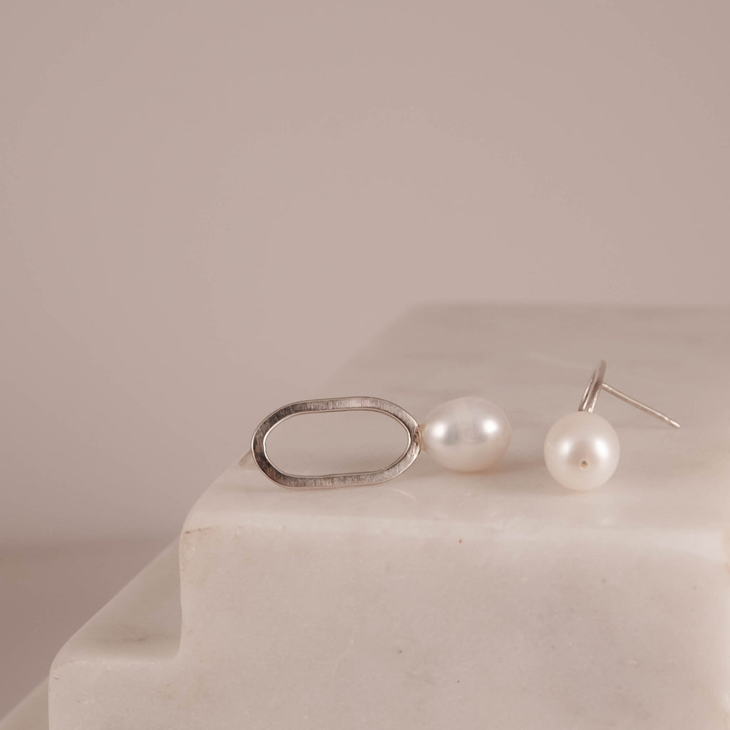 Oval Darling Stud Earrings - White Freshwater Pearl