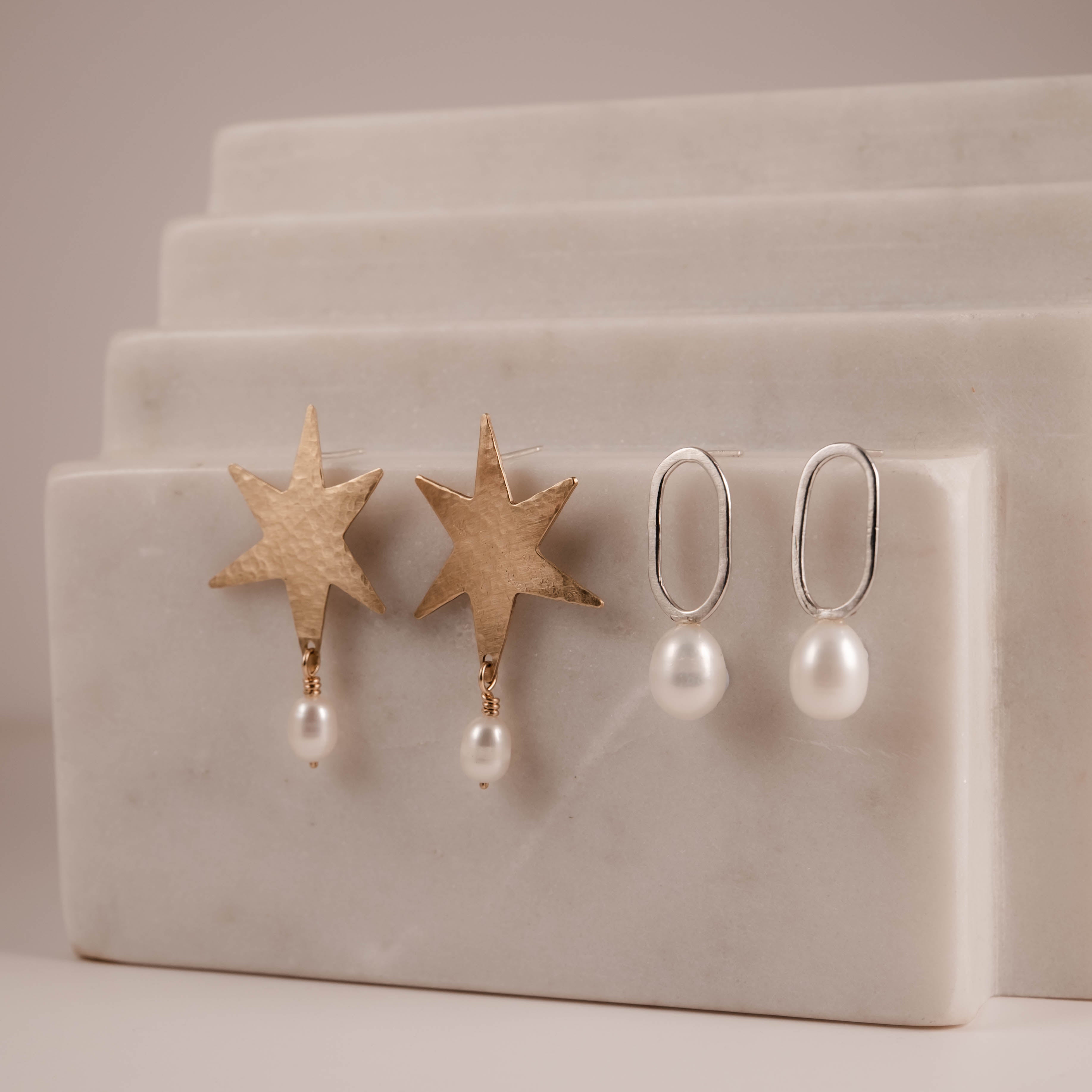 Oval Darling Stud Earrings - White Freshwater Pearl